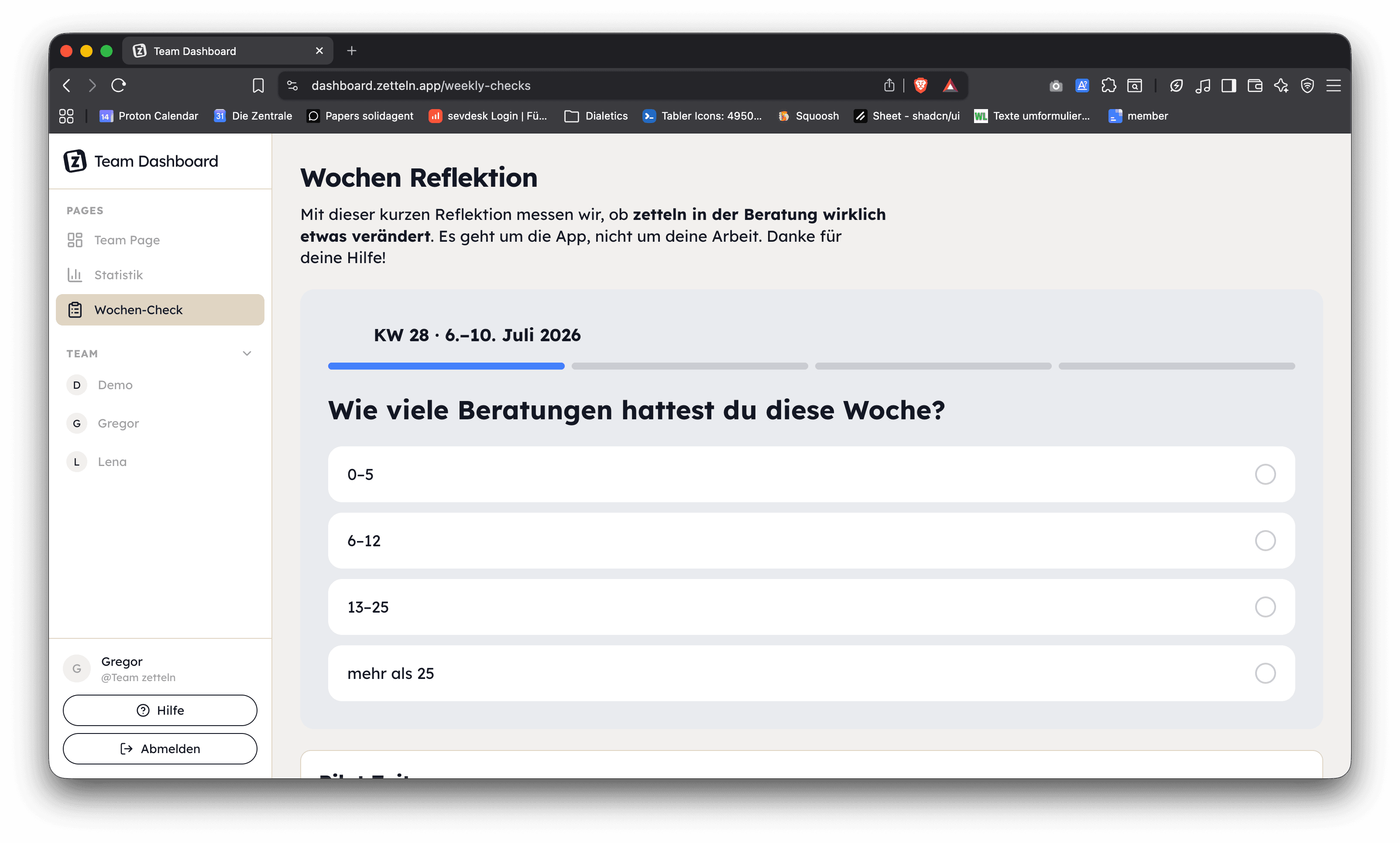 Der Wochen-Check im Team Dashboard mit der ersten Frage und Antwortmöglichkeiten